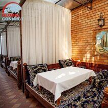 ichan_qala_otel_v_tashkente_stolovaya_snaruji.jpg